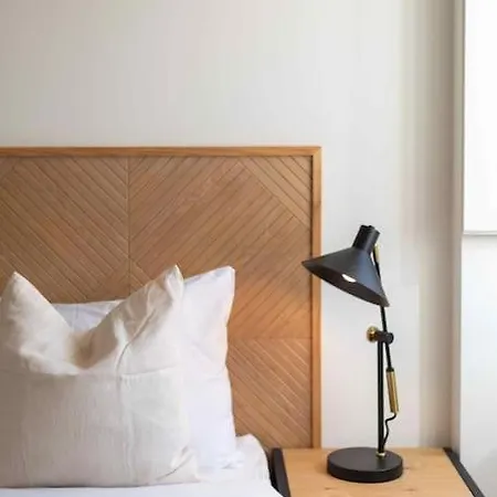 Apartment Pardal Rc B - Stylish Studio In Alcantara With Free Parking Nearby *